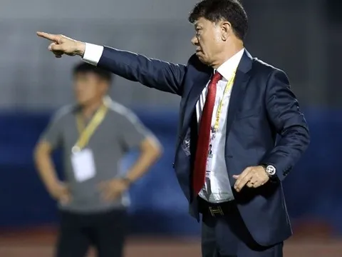 Tướng Chung Hae-seong nhận quà “đặc biệt” từ V-League