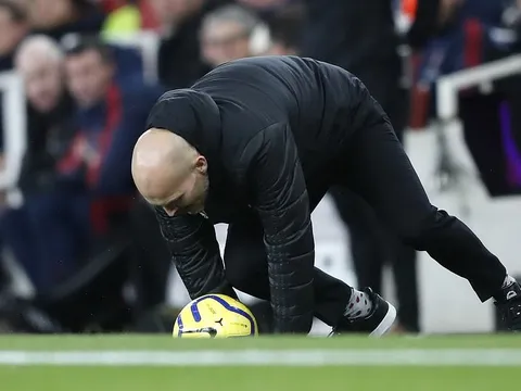 "Tướng mới" trượt chân, Arsenal trượt dài trong thất vọng