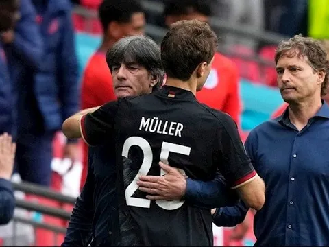 Tuyển Đức bị loại: Nỗi đau cần thiết khi lột xác