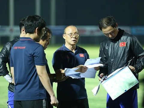 Tuyển Việt Nam: Cú "đảo hàng" bất ngờ của thầy Park
