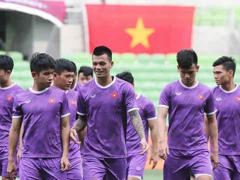 Tuyển Việt Nam làm quen sân chính, sẵn sàng đấu Australia
