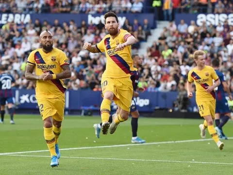 Vẻ mặt không nói nên lời của Messi khi chứng kiến Barca 'tặng' 3 điểm cho Levante