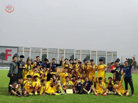 Tái hiện siêu phẩm Beckham, U19 Hà Nội lên ngôi vô địch