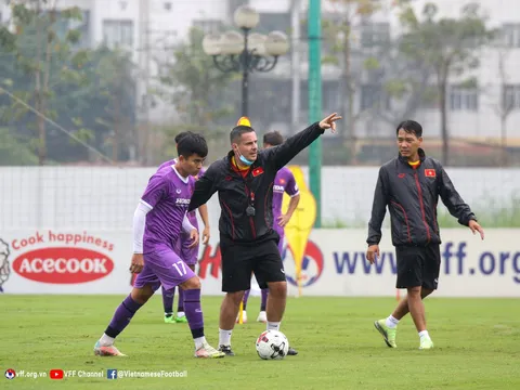 Cánh tay phải HLV Park Hang Seo mắc Covid-19