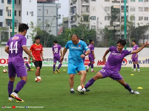 HLV Park Hang-seo bị "quây" ở U23 Việt Nam