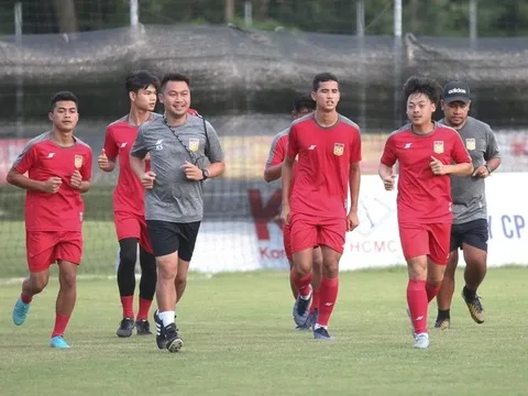 U23 Lào ra sân tập chỉ với một nửa đội hình
