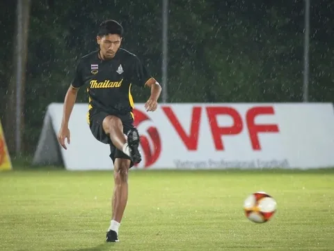 U23 Thái Lan tăng cường độ tập luyện trong mưa
