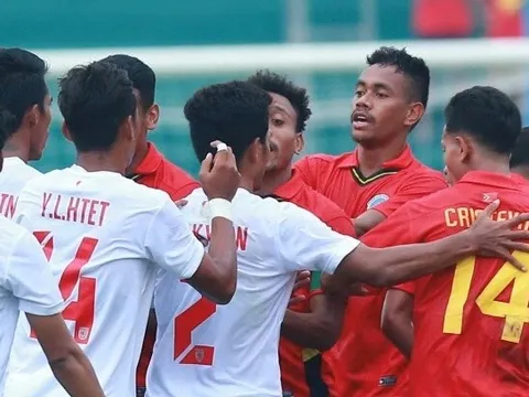 U23 Timor Leste xô xát với đối thủ ở trận thua thứ 2 tại SEA Games 31