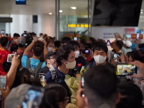 Người hâm mộ chào đón U23 Việt Nam về nước