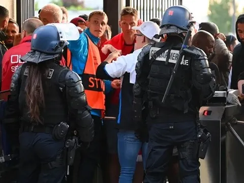 UEFA có động thái về vụ bạo loạn trước trận chung kết Champions League