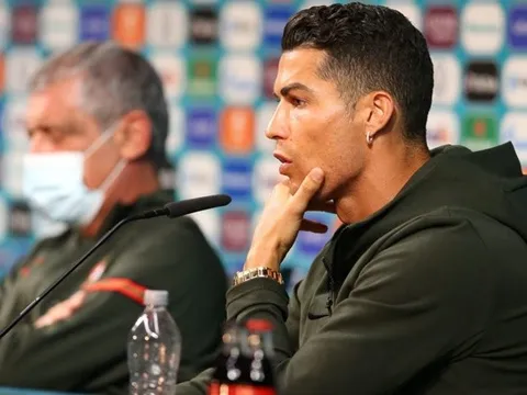 UEFA lên tiếng về hành động của Cristiano Ronaldo
