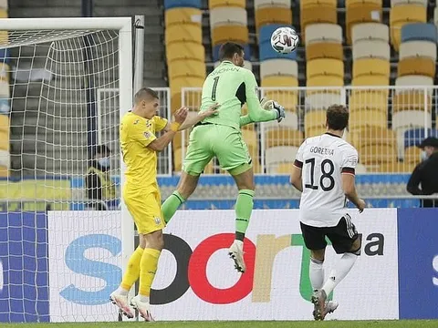 Thủ môn mắc sai lầm, Ukraine giúp Đức giành thắng lợi đầu tay