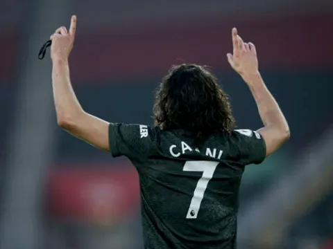 Cavani bùng nổ hết công suất, Robin van Persie phản ứng đầy thú vị