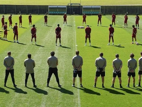 Klopp tri ân CĐV đặc biệt của Liverpool