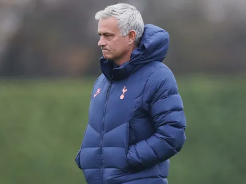 Chelsea có lợi thế trước đại chiến, Mourinho phản ứng thế nào?