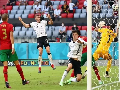 Khen Gosens, Muller bóng gió bóng đá Ý kém trình so với Đức
