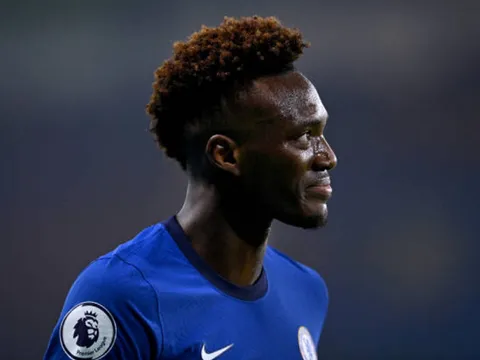 Giroud 'héo hon' trên ghế dự bị, Tammy Abraham phung phí khó tin