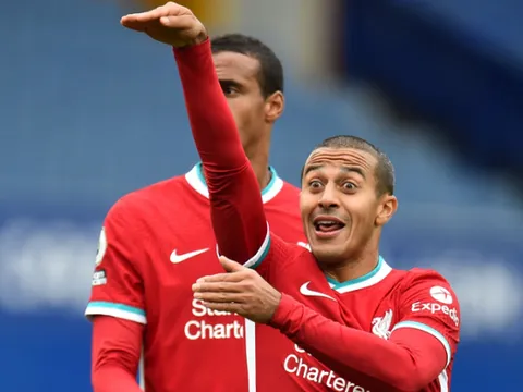 Fabinho: "Anh ấy có thể nhận bóng giữa các tuyến, chuyền cực kỳ hay"