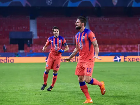 Ngoài 4 bàn thắng, Giroud còn làm Sevilla đau đớn tột cùng