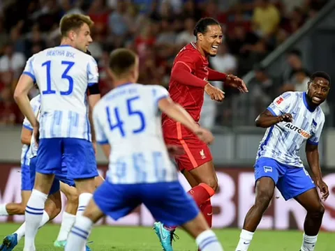 Jamie Carragher gửi cảnh báo đến Van Dijk