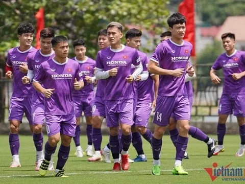 U23 Việt Nam tập giữa trưa, thầy Park luyện gân cốt