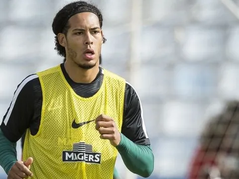 Cựu sao Liverpool: 'Van Dijk đã phá hoại cả sự nghiệp của tôi'