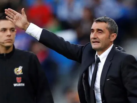 Valverde: "Tôi đang chết trên băng ghế huấn luyện đây này!"