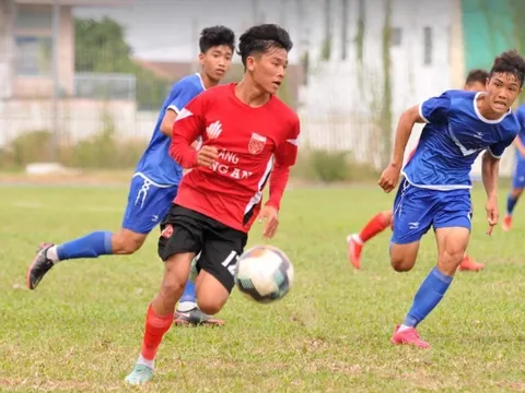 Văn Anh lập cú đúp trong ngày U19 Long An chia điểm với Bình Dương