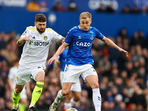 Van de Beek lột xác khi lần đầu đá chính ở Everton