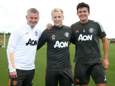 Van de Beek căng sức tập luyện, HLV và đội trưởng mừng ra mặt