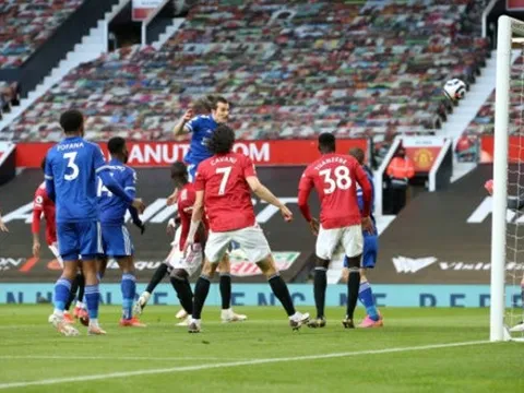 "Vấn đề muôn thuở về thay người trước tình huống phạt góc"