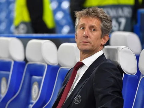 Van der Sar nhắn M.U: 'Làm ơn hãy chăm sóc cho Donny của chúng tôi thật tốt'