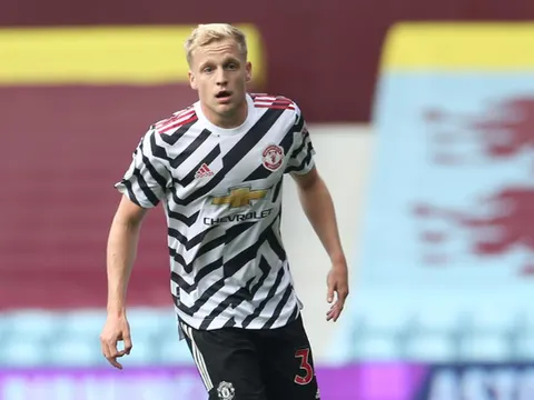 Van der Sar hiến kế cho Solskjaer về vị trí tối ưu của Van de Beek