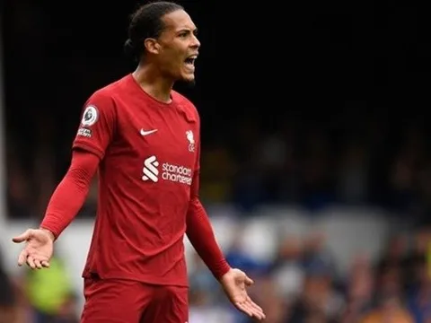 "Van Dijk chỉ còn là cái bóng của chính mình"