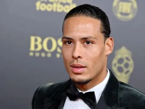 Van Dijk lên tiếng sau màn "cà khịa" Ronaldo