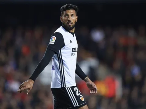 Van Dijk nghỉ thi đấu dài hạn, NHM Liverpool chỉ định 1 cái tên thay thế