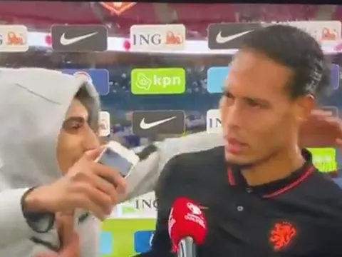 Van Dijk nhăn nhó, đẩy fan hâm mộ sang 1 bên