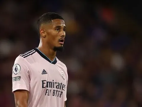 Van Dijk phản ứng khi Saliba giành MOTM