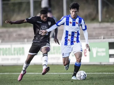 Văn Hậu chưa đá trận nào, Hà Nội còn mất "tiền tấn" cho Heerenveen