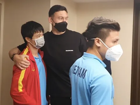 Trợ lý Lê Huy Khoa mắc Covid-19, Đặng Văn Lâm tái ngộ Quang Hải, Công Phượng