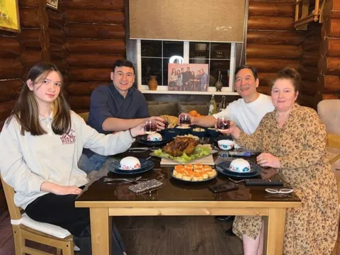 Văn Lâm chia tay gia đình ở Nga để sang Nhật