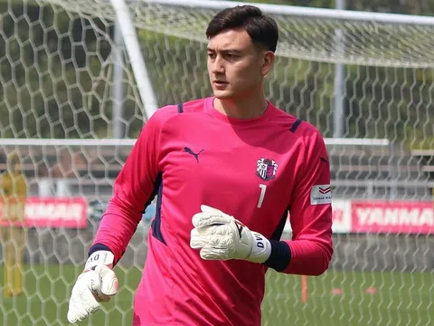 Văn Lâm được Cerezo Osaka gia hạn hợp đồng