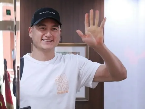 Văn Lâm trở lại Việt Nam trong ngày sinh nhật