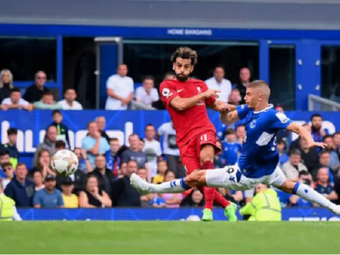 Vận may ngoảnh mặt, Liverpool chia điểm tại Goodison Park