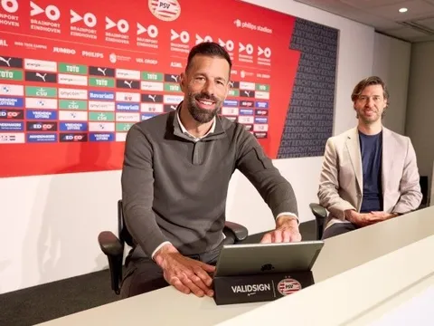 Van Nistelrooy chính thức trở thành HLV tại Eredivisie