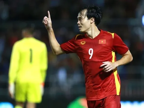 Văn Toàn "giải hạn", Việt Nam đè bẹp Ấn Độ 3-0