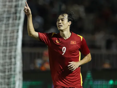 Văn Toàn xúc động với bàn thắng sau 5 năm chờ đợi