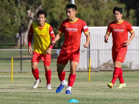 Tô Văn Vũ sẵn sàng ra sân trận gặp Australia