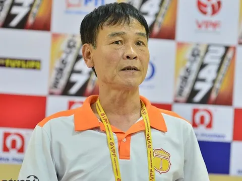 HLV trưởng Nam Định nói gì sau khi giúp đội bóng trụ hạng thành công