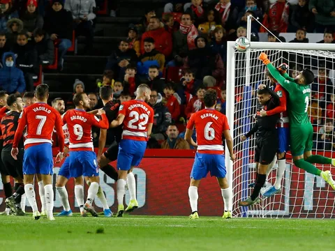 Vắng Joao Felix, Atletico lại chia điểm tiếc nuối trước "kẻ hạ sát" Barcelona